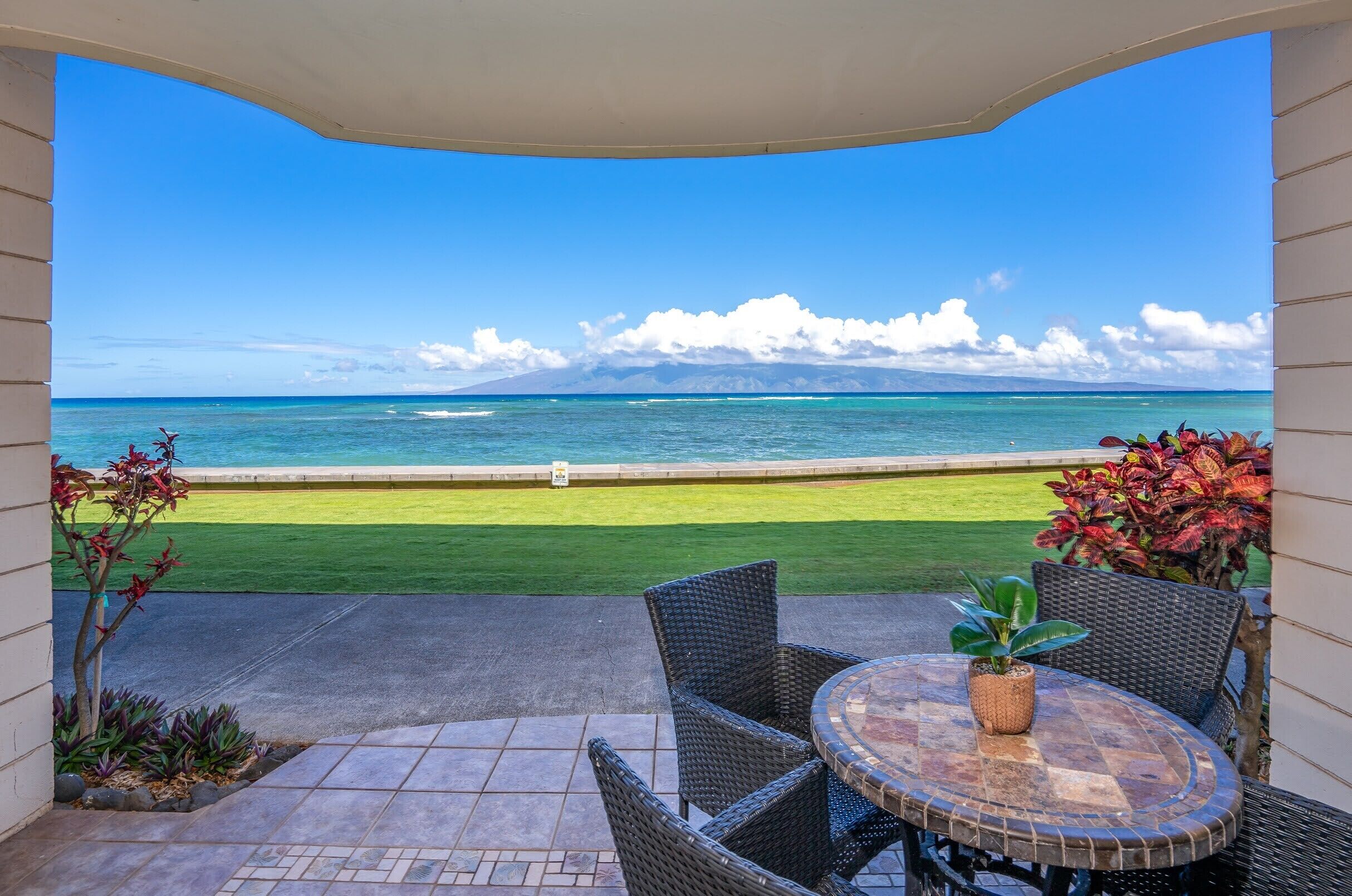 Kahana Reef 120! Unbeatable location right on the water!