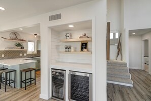 冰箱、微波炉、烤箱、炉灶