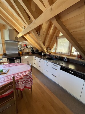 Réfrigérateur, micro-ondes, four, lave-vaisselle