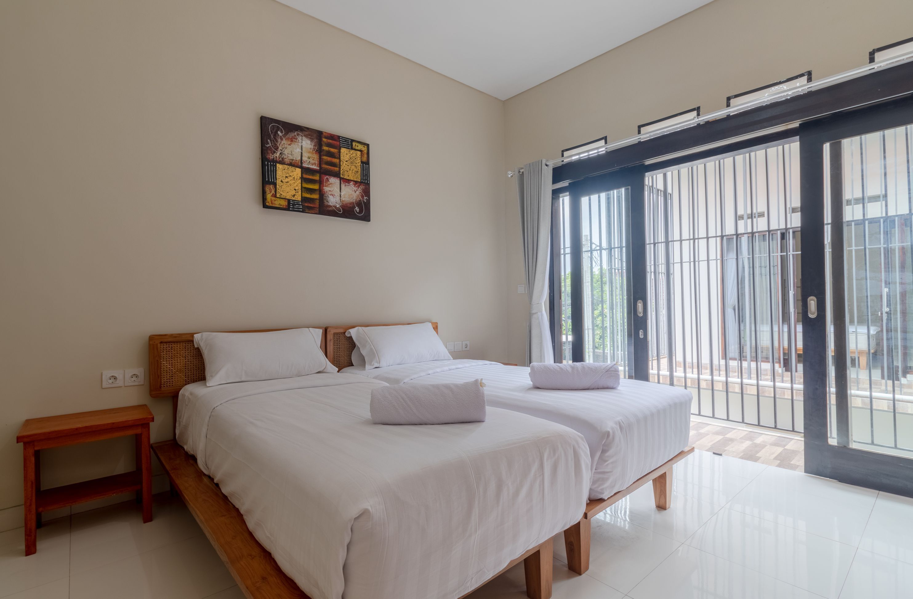 14 quartos, escrivaninha, Wi-Fi de cortesia, roupa de cama