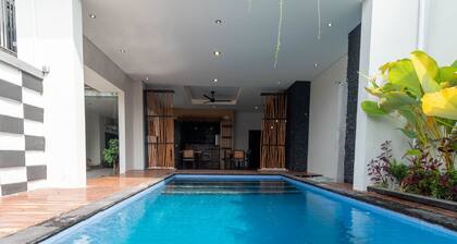 Affordable Guest House with Pool Near Beach