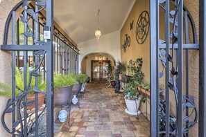 Exterior detail - Cozy Home in Heart of Tampa w/ Lanai & Pool! (Tampa)