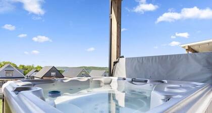 Lakeview Lodge for 36 with Indoor & Outdoor Pool!