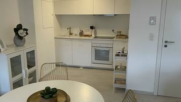 Refrigerador, horno, parrilla de estufa y lavavajillas