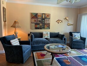 Living area - HARBORWALK Destin with boatdock (Destin)