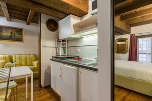 都會公寓 | 私人廚房 | 雪櫃、微波爐、爐具、廚房用具/餐具/器皿