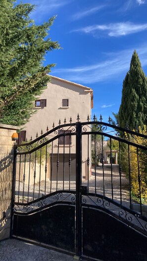 Exterior - Cozy Provençal vacation home with pool in Moustiers-Ste-Marie (Moustiers-Sainte-Marie)