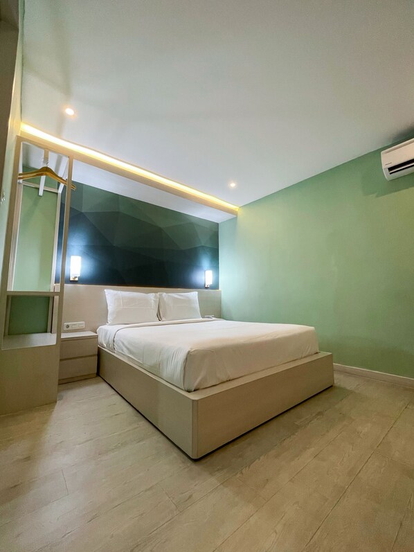 Escritorio, wifi gratis y ropa de cama 