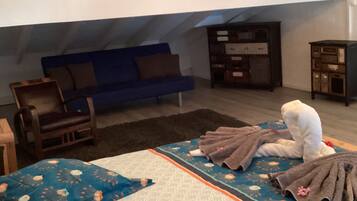 1 bedroom, desk, travel cot, free WiFi