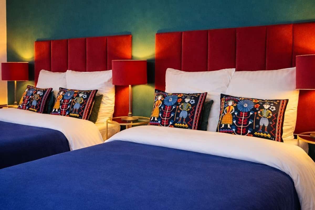 Habitación cuádruple estándar | Ropa de cama hipoalergénica, escritorio, sistema de insonorización