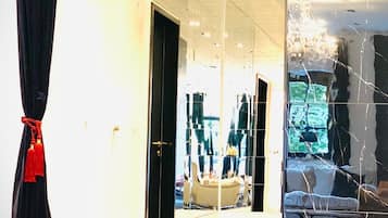 Deluxe Familiensuite | Allergikerbettwaren, Schreibtisch, schallisolierte Zimmer