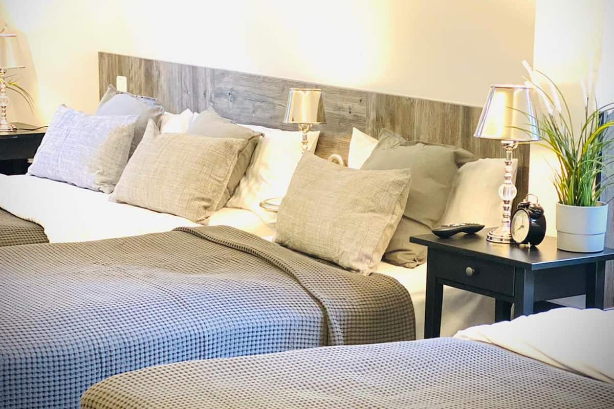 Family Room (5 beds) | Hypo-allergenic bedding, desk, soundproofing, free WiFi