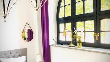 Hypo-allergenic bedding, desk, soundproofing, free WiFi