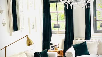 Deluxe Familiensuite | Allergikerbettwaren, Schreibtisch, schallisolierte Zimmer