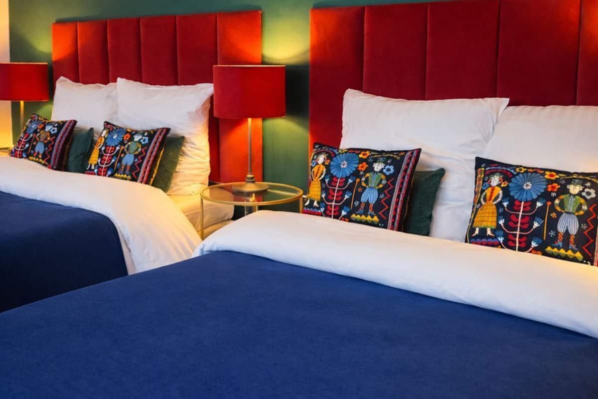 Ropa de cama hipoalergénica, escritorio, sistema de insonorización