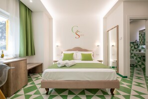 1 habitación, minibar, escritorio y espacio para trabajar con laptop