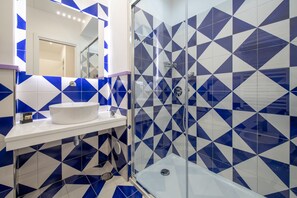 Camera Deluxe | Bagno | Doccia, asciugacapelli, accappatoio, bidet