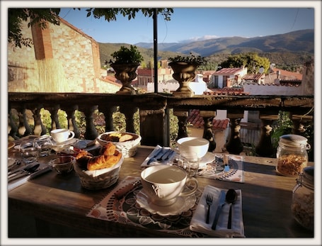 Free daily continental breakfast