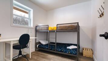 3 bedrooms, travel cot, WiFi, bed sheets