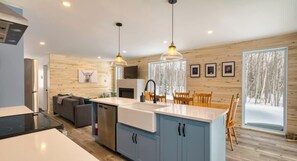 Interior - Le Loonix: Chalet familial avec Spa (Petite-Rivière-Saint-François)