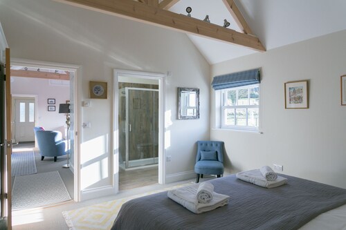 Romantic 1 bedroom Rural Retreat with spectacular views across Northumberland