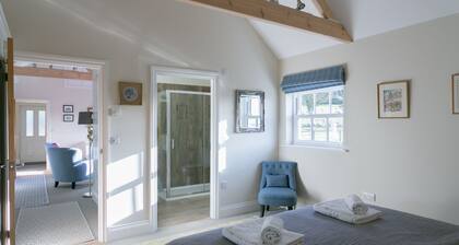 Romantic 1 bedroom Rural Retreat with spectacular views across Northumberland