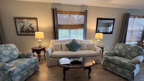 A living room with a sofa, two armchairs, a coffee table, and two lamps. - Bluffton Retreat, Pet Friendly (Bluffton)