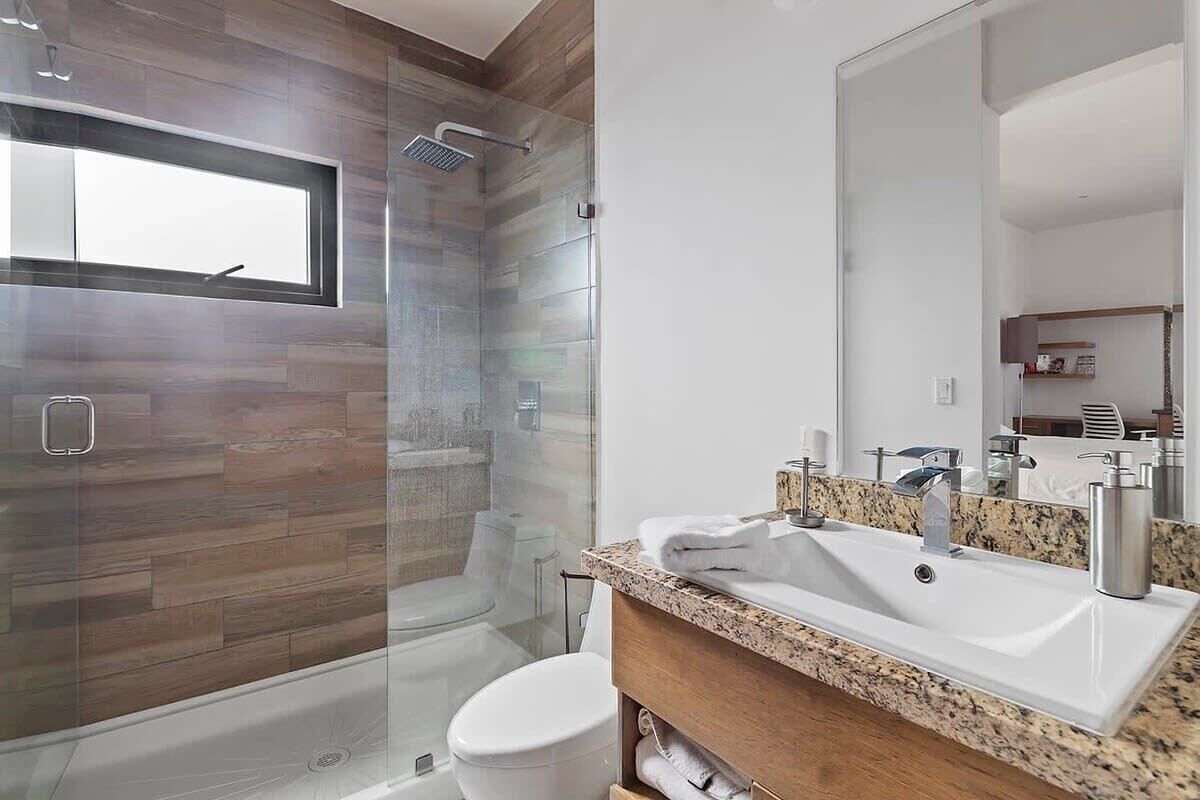 Shower, towels