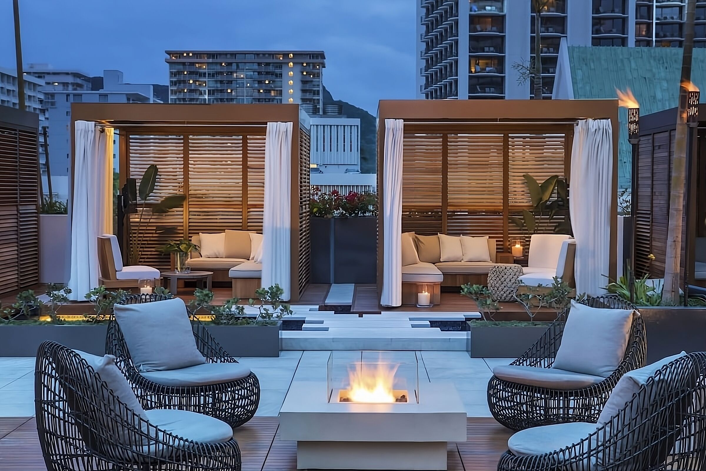 Blissful Hideaway! 3 Great Units, 2 Restaurants, Walk to Waikiki Beach!