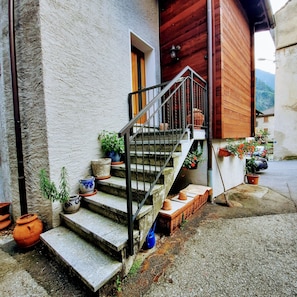 Front of property - Chalet Nucleo 12 (Faido)