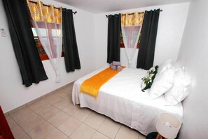 2 chambres, fer et planche à repasser, Wi-Fi gratuit, draps fournis