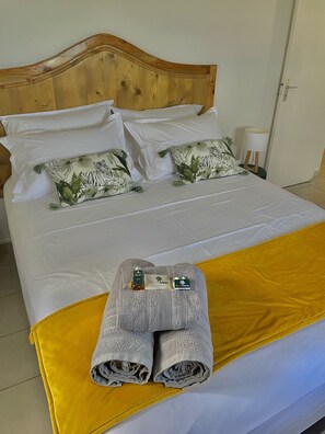 2 bedrooms, iron/ironing board, free WiFi, bed sheets