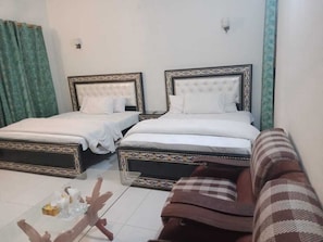 Standard Double Room | Free WiFi - Regent Inn Guest House (Hyderabad)
