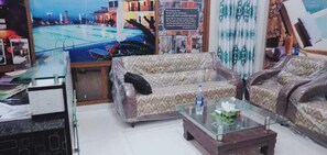 Coin salon dans le hall