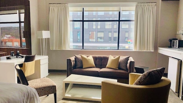Living area - Room in luxurious downtown property (St. John's)