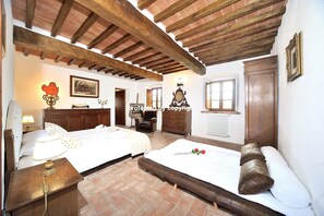 4 dormitorios, escritorio, tabla de planchar con plancha y wifi gratis