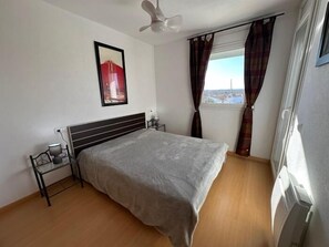 2 bedrooms, internet - Lovely flat with beautiful views AV-32 (Roses)