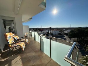 Property grounds - Lovely flat with beautiful views AV-32 (Roses)