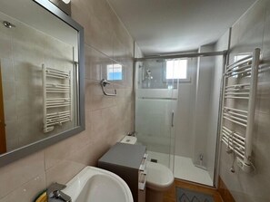 Bathtub, hair dryer - Lovely flat with beautiful views AV-32 (Roses)