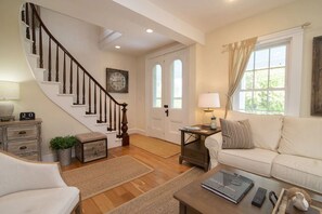 Smart TV, DVD player, books, stereo