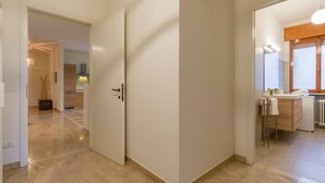 A modern kitchen with a wooden countertop, a white sink, and a stainless steel range hood. - Alle mura apartment (Verona)