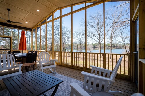 Upscale Greers Ferry Lakefront Home with Amazing Views!