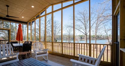 Upscale Greers Ferry Lakefront Home with Amazing Views!