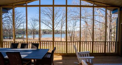 Upscale Greers Ferry Lakefront Home with Amazing Views!