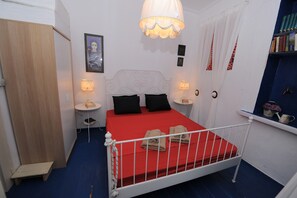 1 Schlafzimmer, Zimmersafe, Schreibtisch, Bügeleisen/Bügelbrett