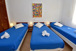 2 chambres, coffres-forts dans les chambres, fer et planche Ă repasser