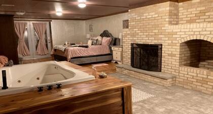 Romantic Suite 500 sq ft. of privacy