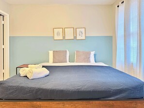 4 bedrooms, desk, iron/ironing board, WiFi - 2 Bed 2.5 Bath Townhome in Norcross (Gwinnett County) (Norcross)