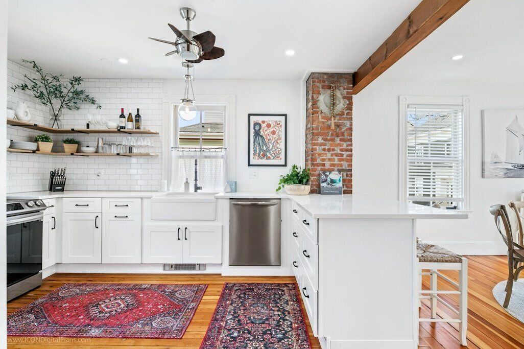 Beautiful, spacious retreat in buzzing downtown Newport! 
