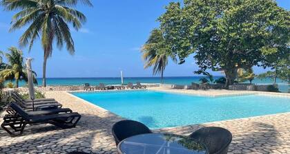 Hospitality Expert HALF HILL: Pool, Beach & Chef